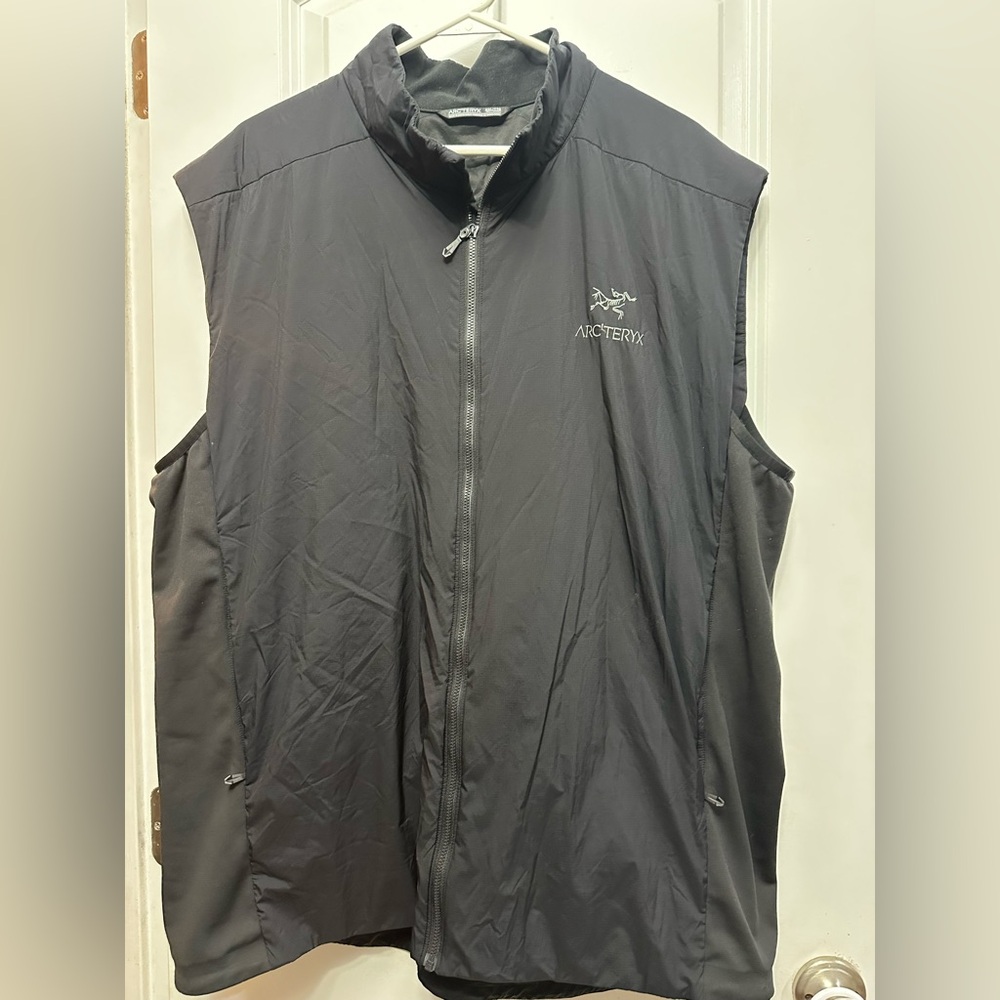 Arc'teryx Men's Dark Gray Vest
